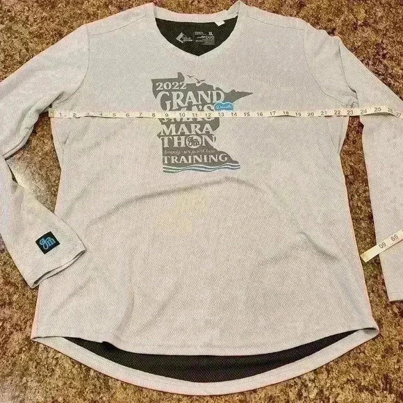 Woman's 2022 Grandma's Marathon Duluth Grey Long Sleeve Training Shirt XL - Picture 7 of 8